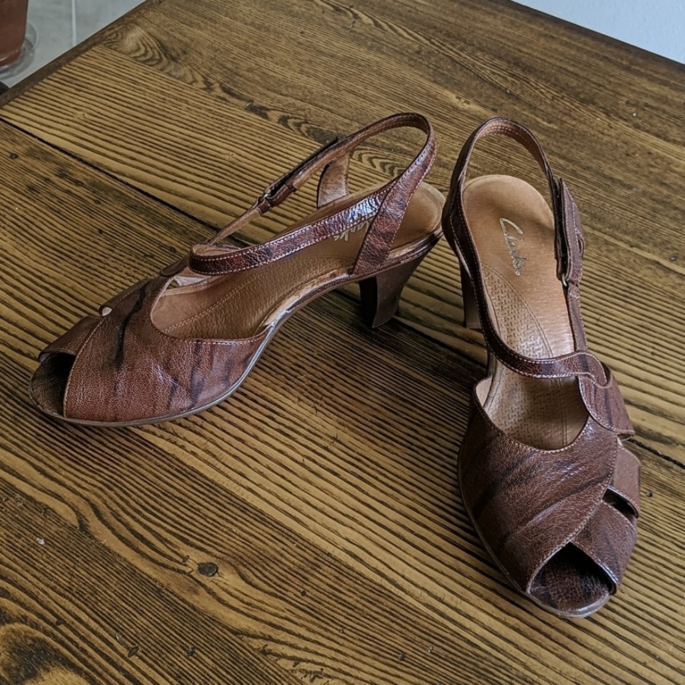 Clarks peep toe heels Velcro closure